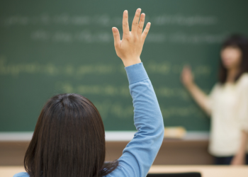 Menjadi Guru Pengganti di Tengah Jadwal Kuliah