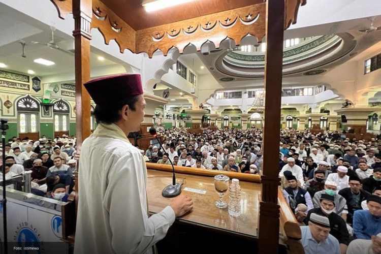 Wajibkah Syahadat di Dalam Khutbah Jumat?