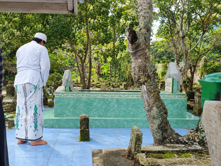 Semerbak dari Pesarean Sang Guru Mursyid Tarekat an-Naqsyabandiyah, Syekh Abdul Adzim al-Maduri an-Naqsyabandi